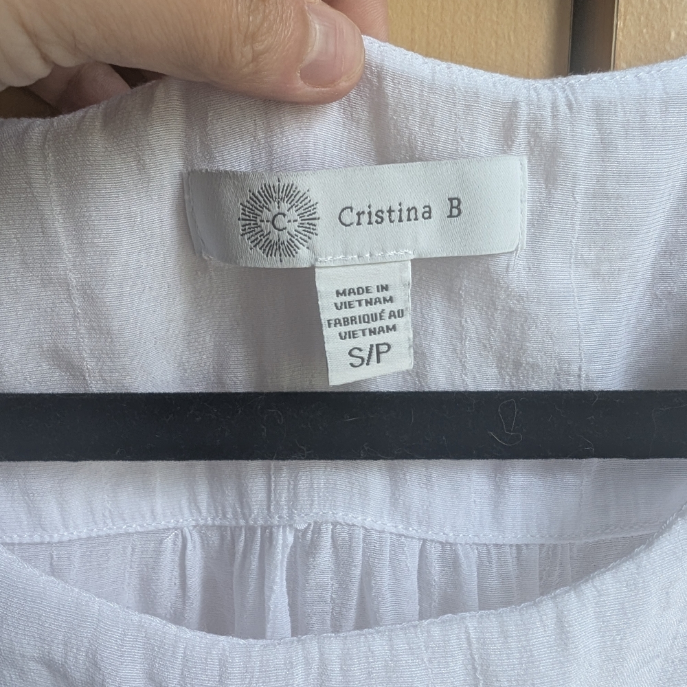 White Sleeveless Blouse - Picture 5 of 5